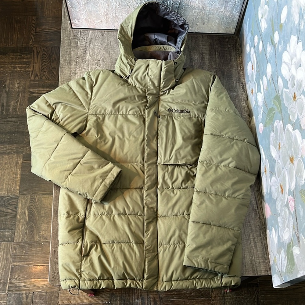Columbia Ridgeview peak hooded jacket, green in Men’s small.